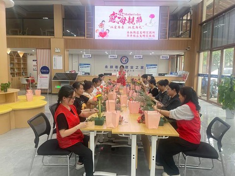qq炫舞社区怎么插花[图2]